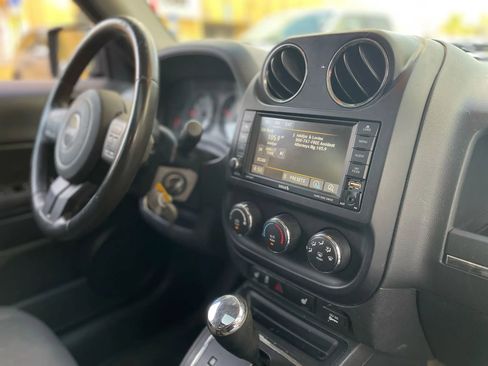 Used 2013 Jeep Patriot Latitude w/ Sun/Sound Group image 23