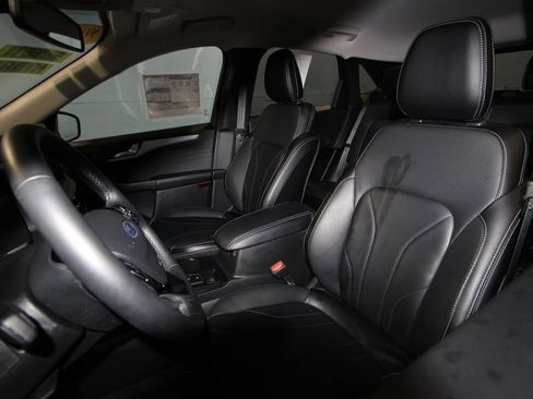 Used 2025 Ford Escape Platinum w/ Premium Technology Package image 4