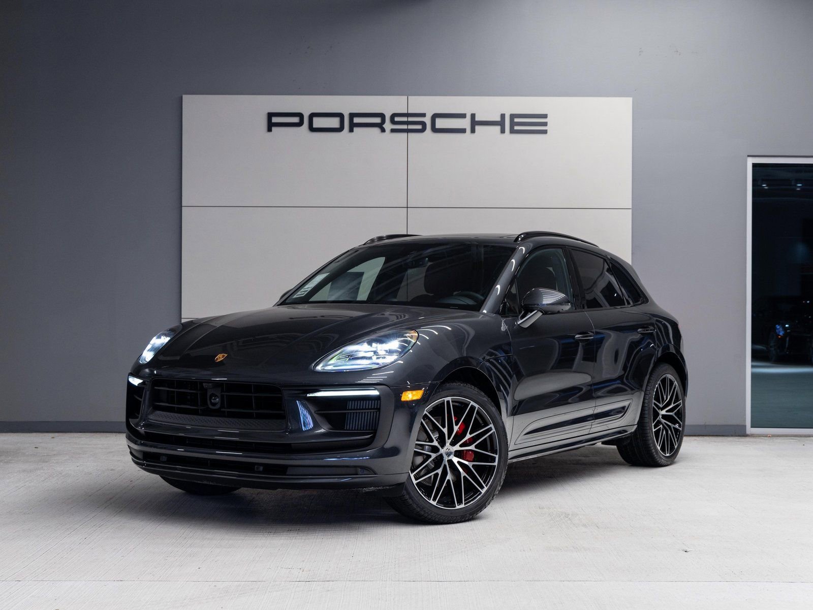 Certified 2026 Porsche Macan S AWD/4WD image 1