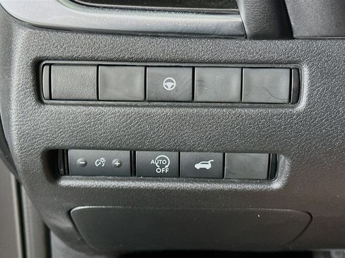 Used 2023 Nissan Rogue SV w/ SV Premium B Package FWD image 17