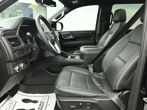 Used 2023 GMC Yukon XL SLT w/ SLT Premium Package AWD/4WD image 9