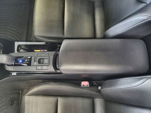 Used 2025 Toyota Prius XLE image 21