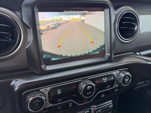 Used 2023 Jeep Wrangler Unlimited AWD/4WD image 14