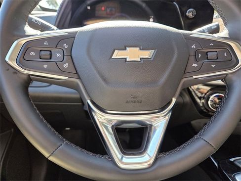 Certified 2025 Chevrolet Trax LT w/ LT Convenience Package image 37