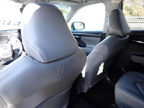 Certified 2022 Toyota Highlander XLE image 16