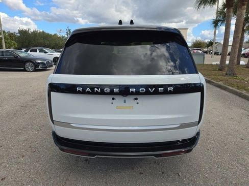 Used 2025 Land Rover Range Rover Autobiography image 4