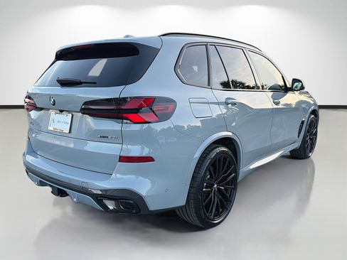 New 2026 BMW X5 xDrive40i w/ M Sport Package AWD/4WD image 3