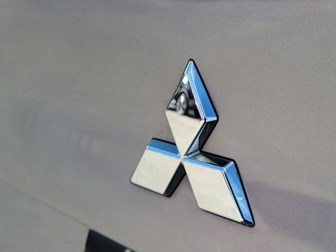 Used 2024 Mitsubishi Outlander SE image 8