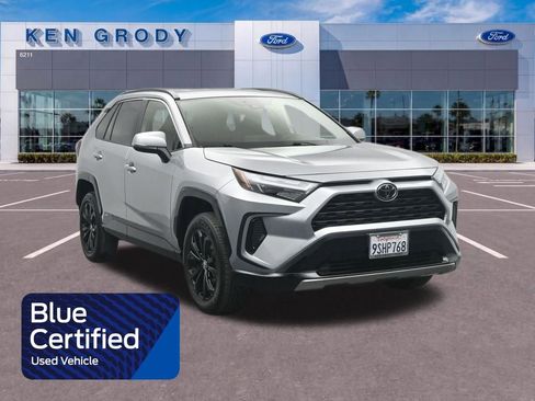 Used 2025 Toyota RAV4 SE AWD/4WD image 1