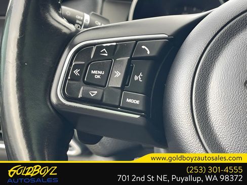 Used 2018 Jaguar F-PACE Premium image 28