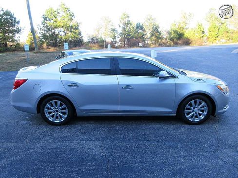 Used 2015 Buick LaCrosse image 2