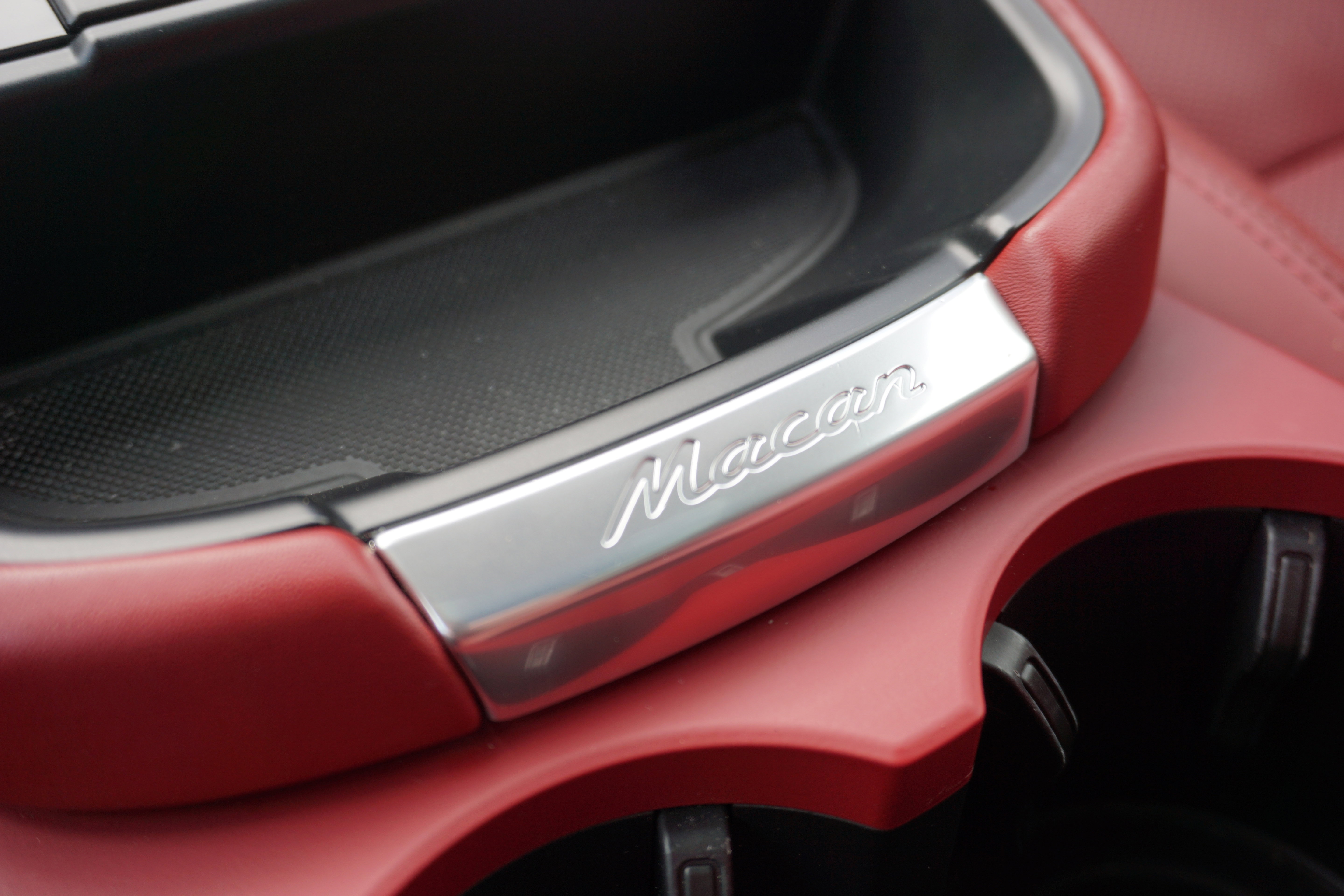 Certified 2023 Porsche Macan S AWD/4WD image 29