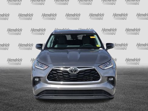 Used 2025 Toyota Highlander Limited image 3