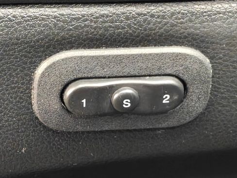 Used 2015 Jeep Grand Cherokee Overland w/ Advanced Technology Group AWD/4WD image 56