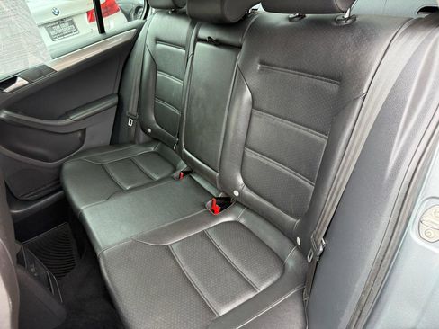 Used 2017 Volkswagen Jetta SE FWD image 7