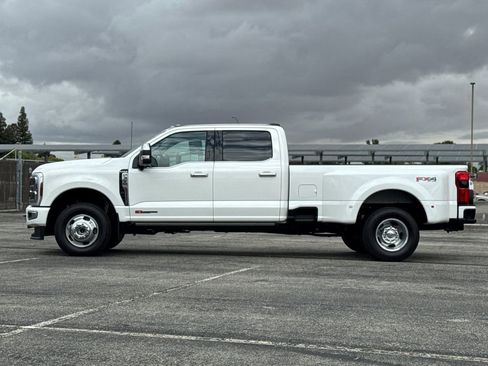 Certified 2026 Ford F350 Platinum w/ Platinum Plus Package AWD/4WD image 6