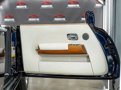 Used 2010 Rolls-Royce Phantom Drophead Coupe RWD image 20