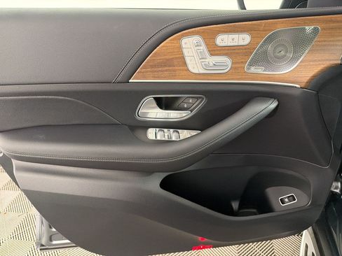 New 2026 Mercedes-Benz GLS 580 4MATIC image 13