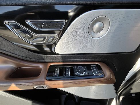 Certified 2023 Lincoln Aviator Reserve w/ Equipment Group 201A image 17