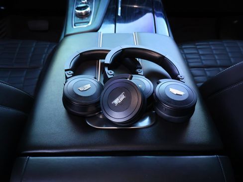 Used 2023 Cadillac Escalade V w/ LPO, ONYX Package image 19