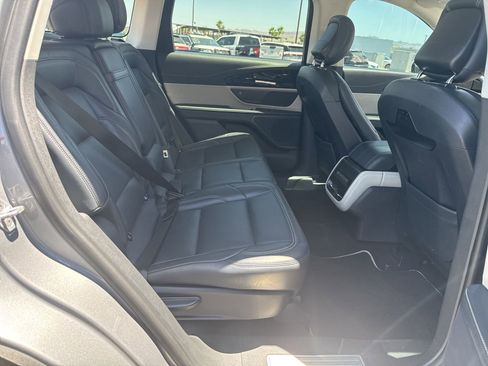 Used 2024 Lincoln Nautilus Premier AWD/4WD image 15