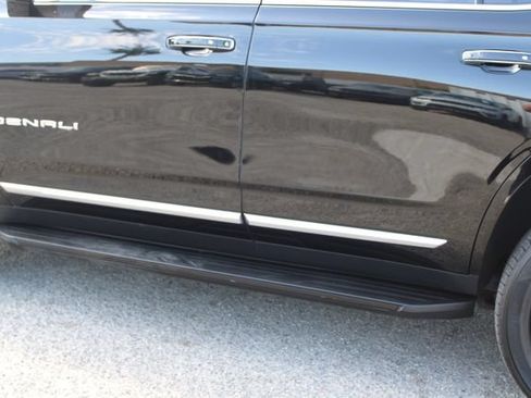 Used 2022 GMC Yukon Denali AWD/4WD image 9
