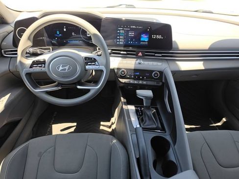 Used 2024 Hyundai Elantra SEL FWD image 7