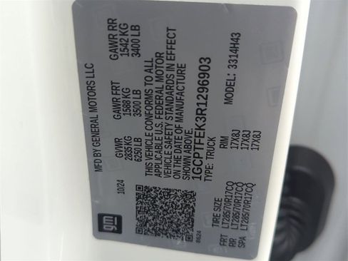 Used 2024 Chevrolet Colorado ZR2 w/ Technology Package image 29