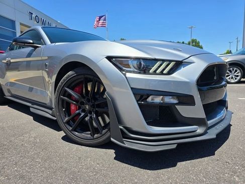 Used 2021 Ford Mustang Shelby GT500 w/ Technology Package RWD image 9