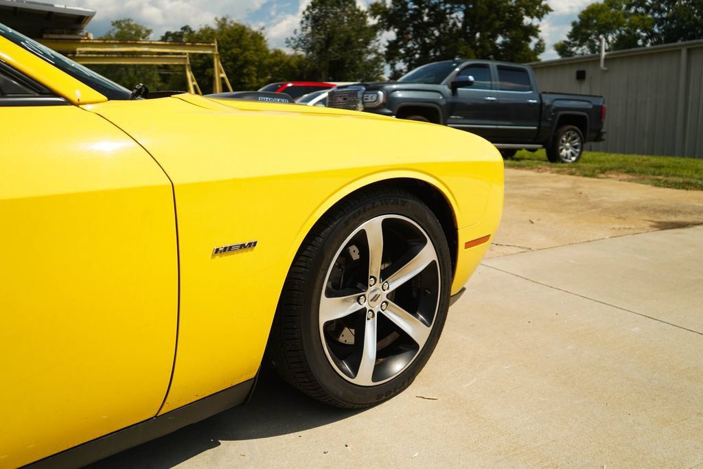 Used 2018 Dodge Challenger R/T RWD image 18
