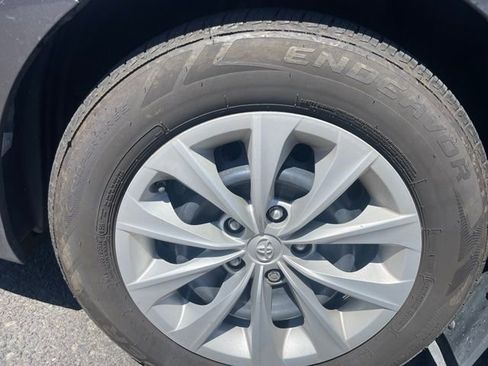 Used 2015 Toyota Camry LE FWD image 12