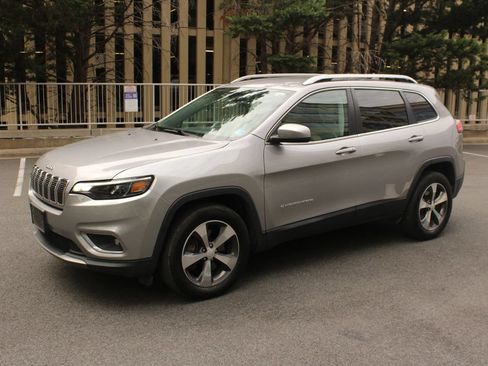 Used 2019 Jeep Cherokee Limited AWD/4WD image 12