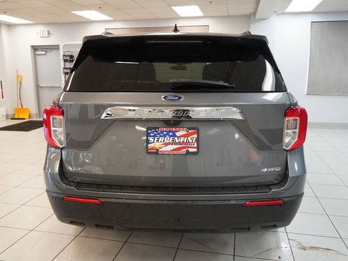 Used 2023 Ford Explorer XLT AWD/4WD image 8