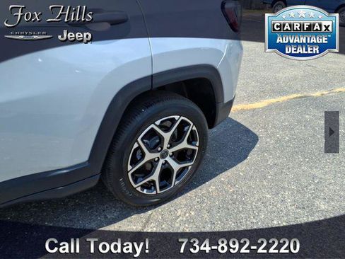 Certified 2025 Jeep Compass Limited AWD/4WD image 5