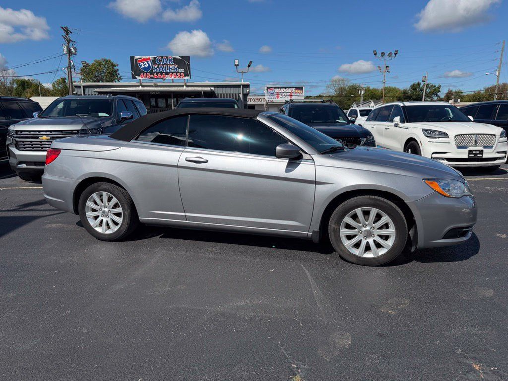 Used 2013 Chrysler 200 Touring FWD image 2