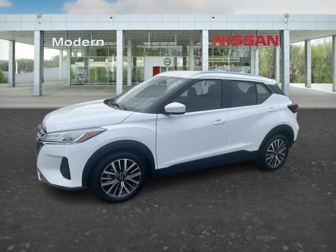 Certified 2024 Nissan Kicks SV image 1