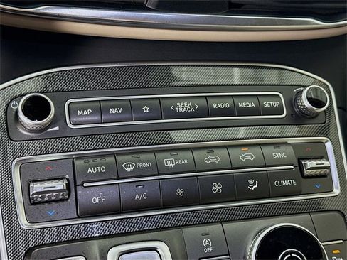 Used 2021 Hyundai Santa Fe Limited image 16