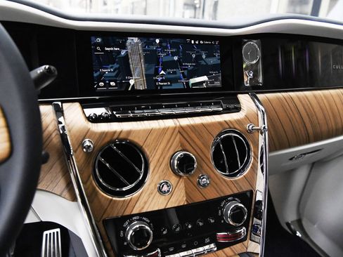 Used 2025 Rolls-Royce Cullinan image 20