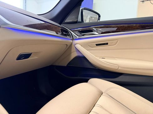 Used 2019 BMW 530i w/ Premium Package image 52