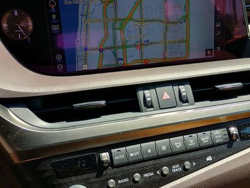 Used 2019 Lexus ES 300h w/ Accessory Package 2 FWD image 2