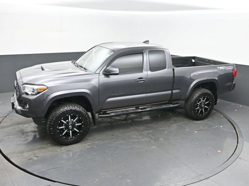 Used 2019 Toyota Tacoma TRD Sport w/ Technology Package image 29