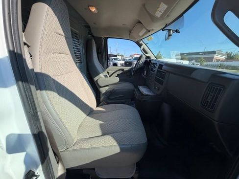 Used 2022 Chevrolet Express 2500 w/ Driver Convenience Package RWD image 18