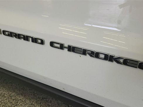 Used 2022 Jeep Grand Cherokee Limited w/ Trailer Tow Group IV image 17