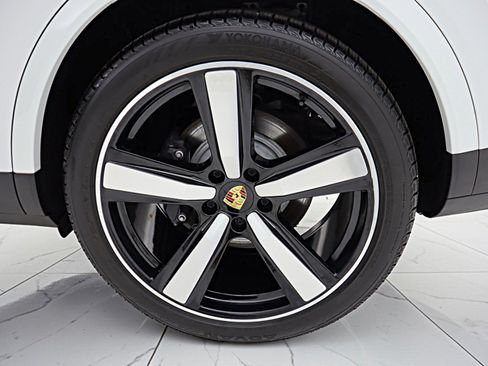 Used 2024 Porsche Cayenne Coupe AWD/4WD image 46