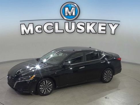Used 2025 Nissan Altima 2.5 SV FWD image 1