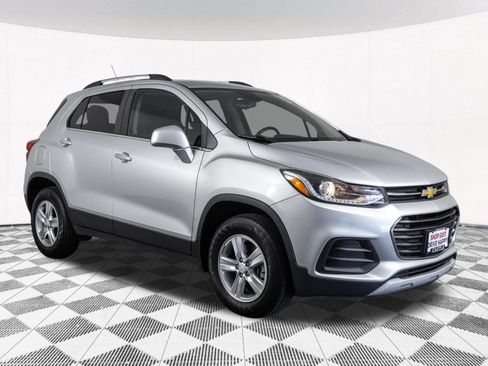 Used 2018 Chevrolet Trax LT w/ Sun & Sound Package AWD/4WD image 20