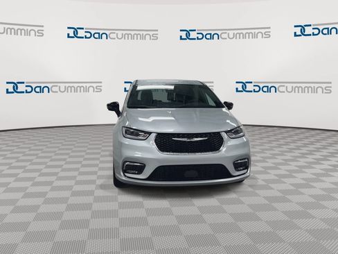 New 2026 Chrysler Pacifica Select FWD image 3
