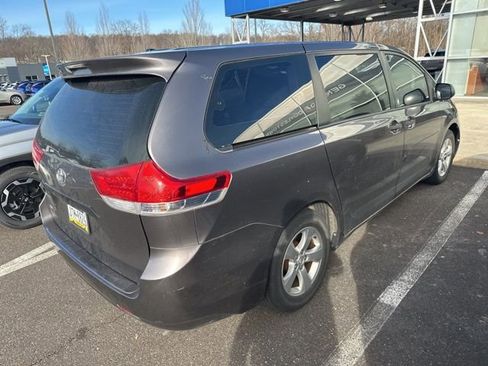Used 2013 Toyota Sienna L image 11