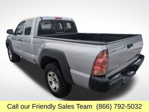 Used 2015 Toyota Tacoma 4x4 Access Cab w/ Convenience Package image 3