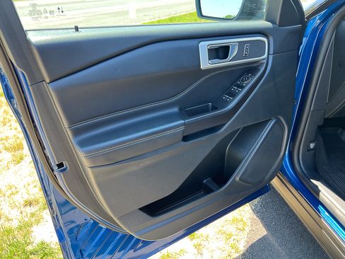 Used 2020 Ford Explorer XLT w/ Equipment Group 202A AWD/4WD image 14